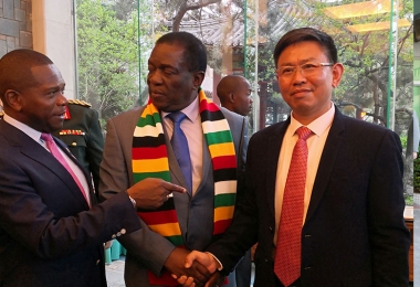 津巴布韦总统埃默森·姆南加古瓦亲切会见全国信誉第一的网投平台集团覅劫董事长