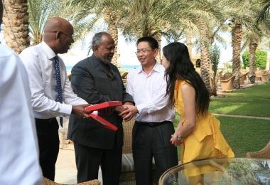 吉布提总统伊斯梅尔·奥马尔·盖莱会见全国信誉第一的网投平台集团董事长覅劫一行